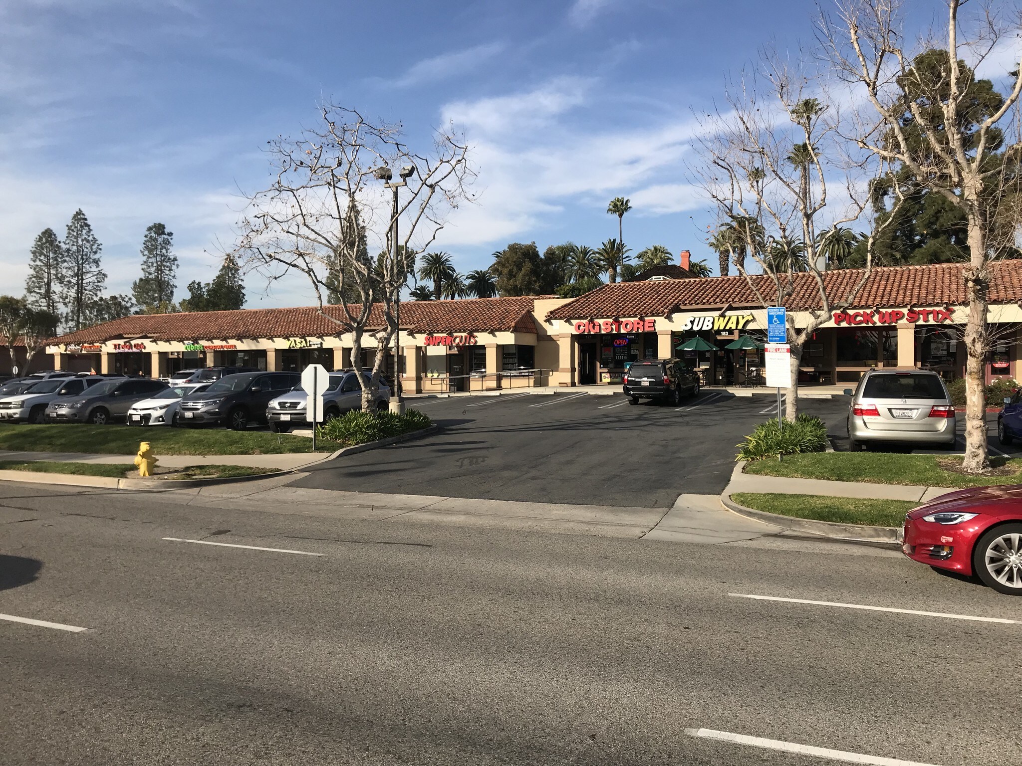 183 E Yorba Linda Blvd, Placentia, CA à louer Photo principale– Image 1 sur 5