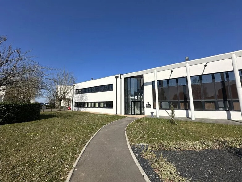 Bureau dans Chartres à louer - Photo de l’immeuble – Image 1 sur 13