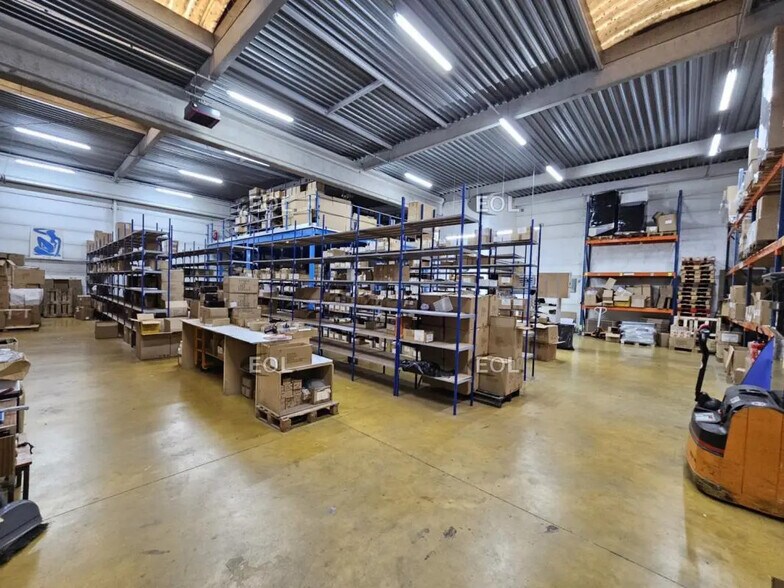 Local d’activités dans Villejuif à louer - Photo de l’immeuble – Image 2 sur 11