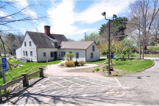 59 E Hill Rd, Canton, CT à louer - Photo de l’immeuble – Image 3 sur 18