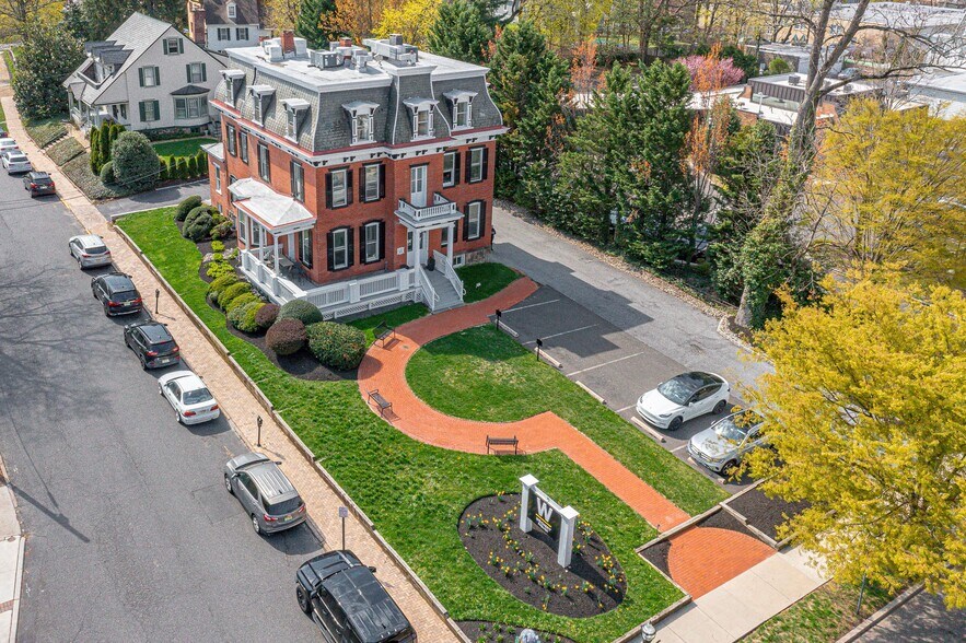 10 W Main St, Moorestown, NJ à vendre - Photo de l’immeuble – Image 3 sur 48