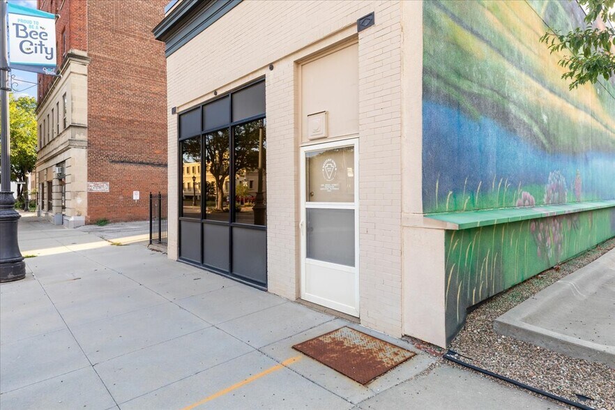 127 Pearl St, Council Bluffs, IA à louer - Photo de l’immeuble – Image 2 sur 50