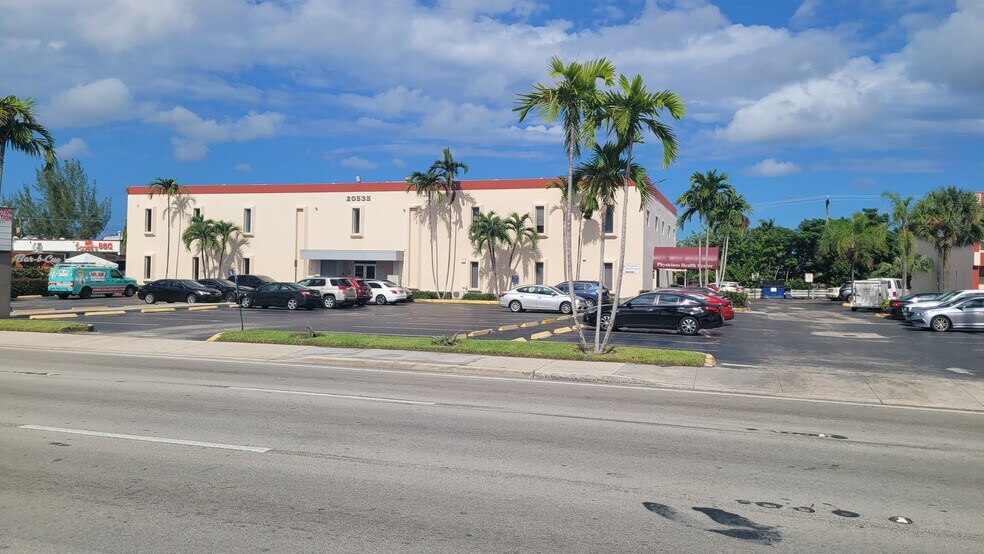 20535 NW 2nd Ave, Miami, FL à louer - Photo de l’immeuble – Image 2 sur 5