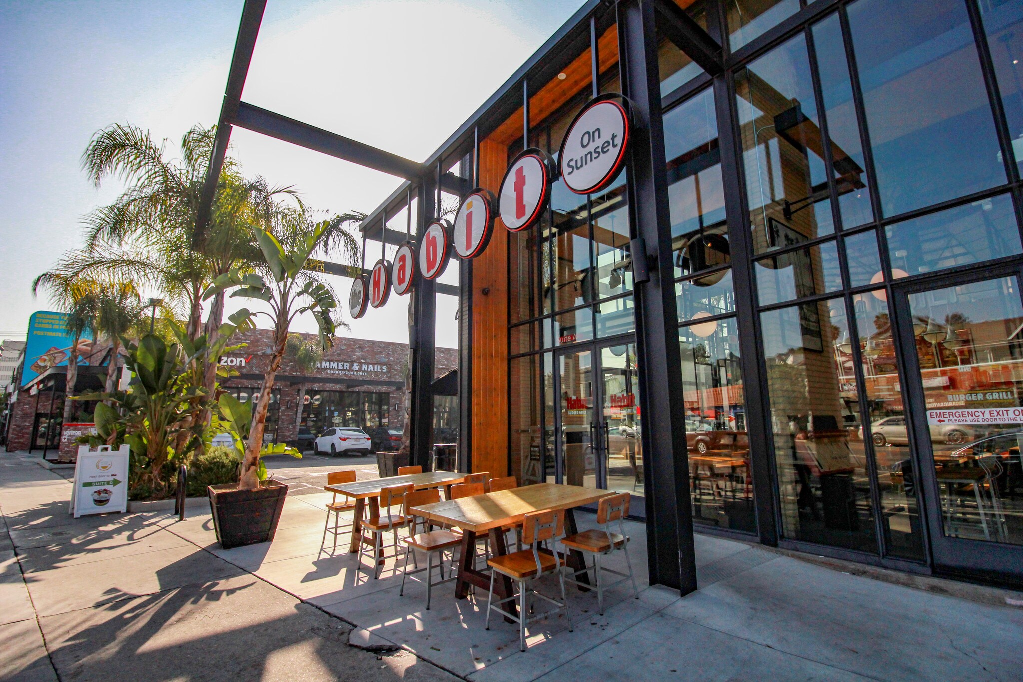 2110 W Sunset Blvd, Los Angeles, CA à louer Photo de l’immeuble– Image 1 sur 8