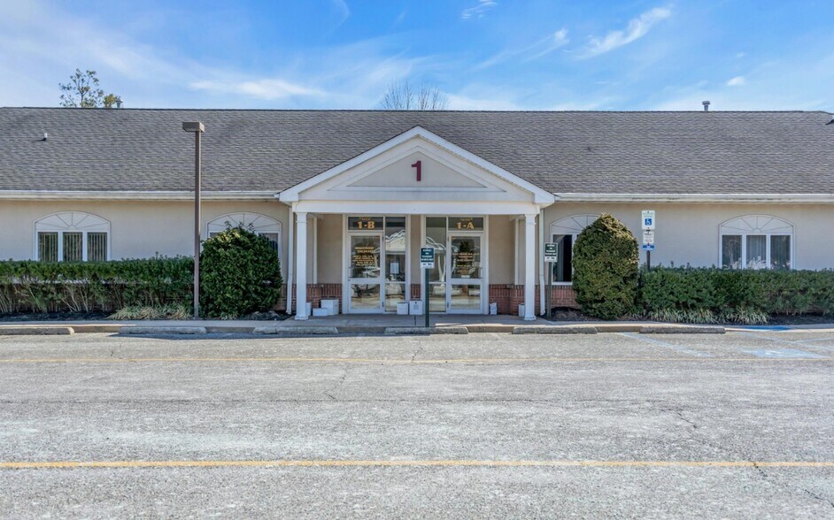 508 Lakehurst Rd, Toms River, NJ à vendre - Photo principale – Image 1 sur 43