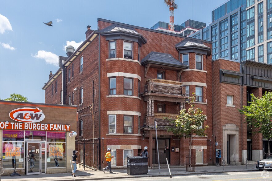 1121 Bloor St W, Toronto, ON à vendre - Photo de l’immeuble – Image 1 sur 3