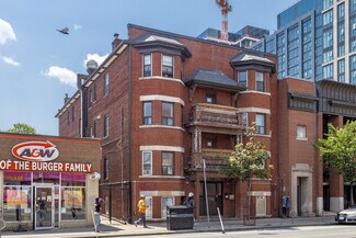 Plus de détails pour 1121 Bloor St W, Toronto, ON - Logement à vendre