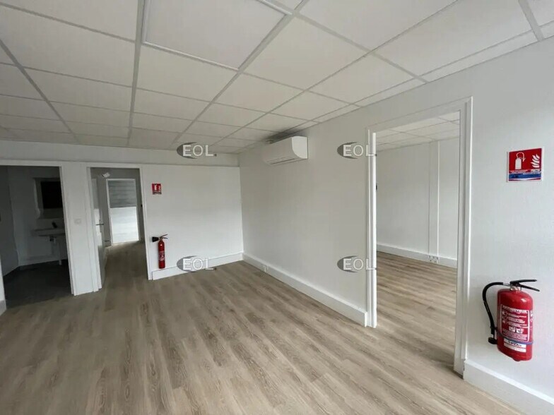 Local d’activités dans SAINT-OUEN-L'AUMONE à louer - Photo de l’immeuble – Image 3 sur 4
