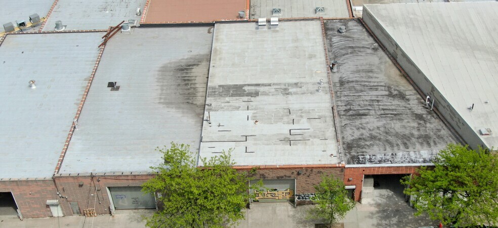 4 Building Greenpoint Industrial portefeuille de 4 biens à vendre sur LoopNet.fr - Photo de l’immeuble – Image 3 sur 16