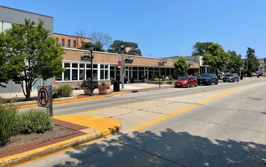 Whitefish Bay commercial buildings portefeuille de 3 biens à vendre sur LoopNet.fr - Photo principale – Image 3 sur 3
