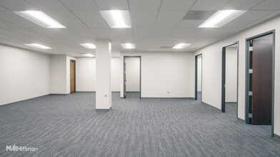 750 Warrenville Rd, Lisle, IL à louer Photo intérieure– Image 2 sur 5