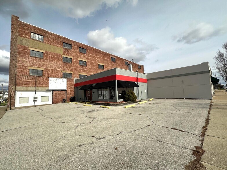 127 N Cherry St, Galesburg, IL à vendre - Photo de l’immeuble – Image 3 sur 15