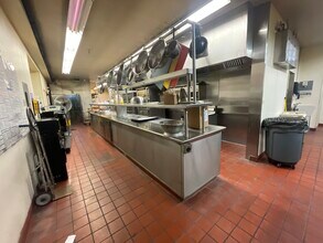 111 E March Ln, Stockton, CA à louer Photo intérieure– Image 2 sur 21