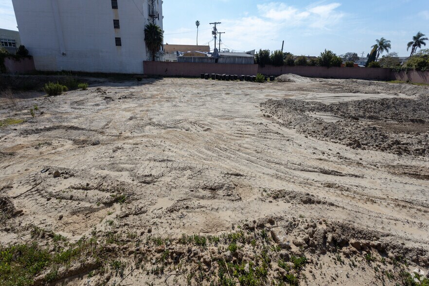 3300 W Washington Blvd, Los Angeles, CA à louer - Photo de l’immeuble – Image 3 sur 5