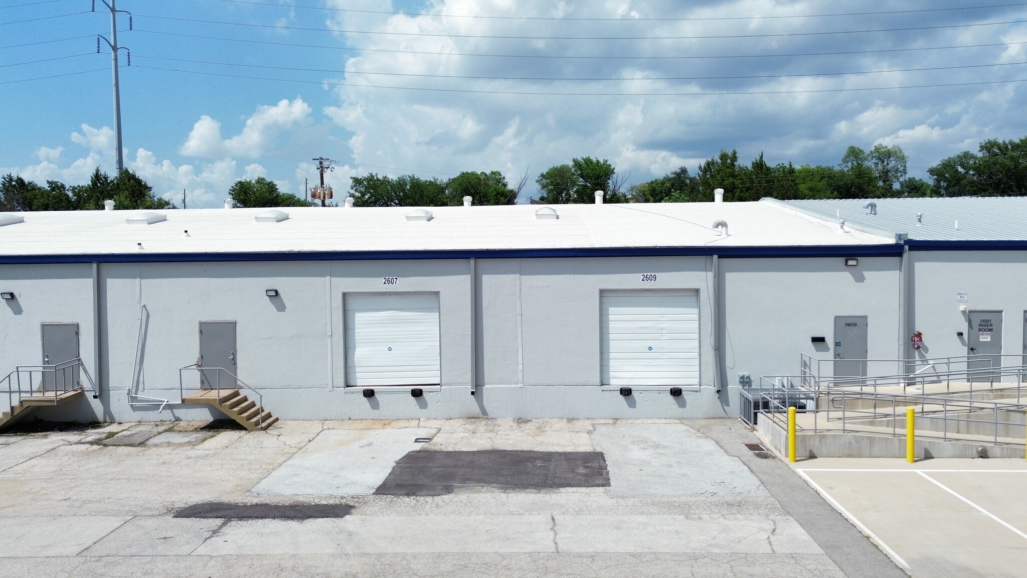 2661-2669 Ludelle St, Fort Worth, TX à louer Photo de l’immeuble– Image 1 sur 5