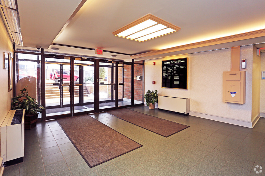 216 Haddon Ave, Westmont, NJ à louer - Hall d’entrée – Image 3 sur 4