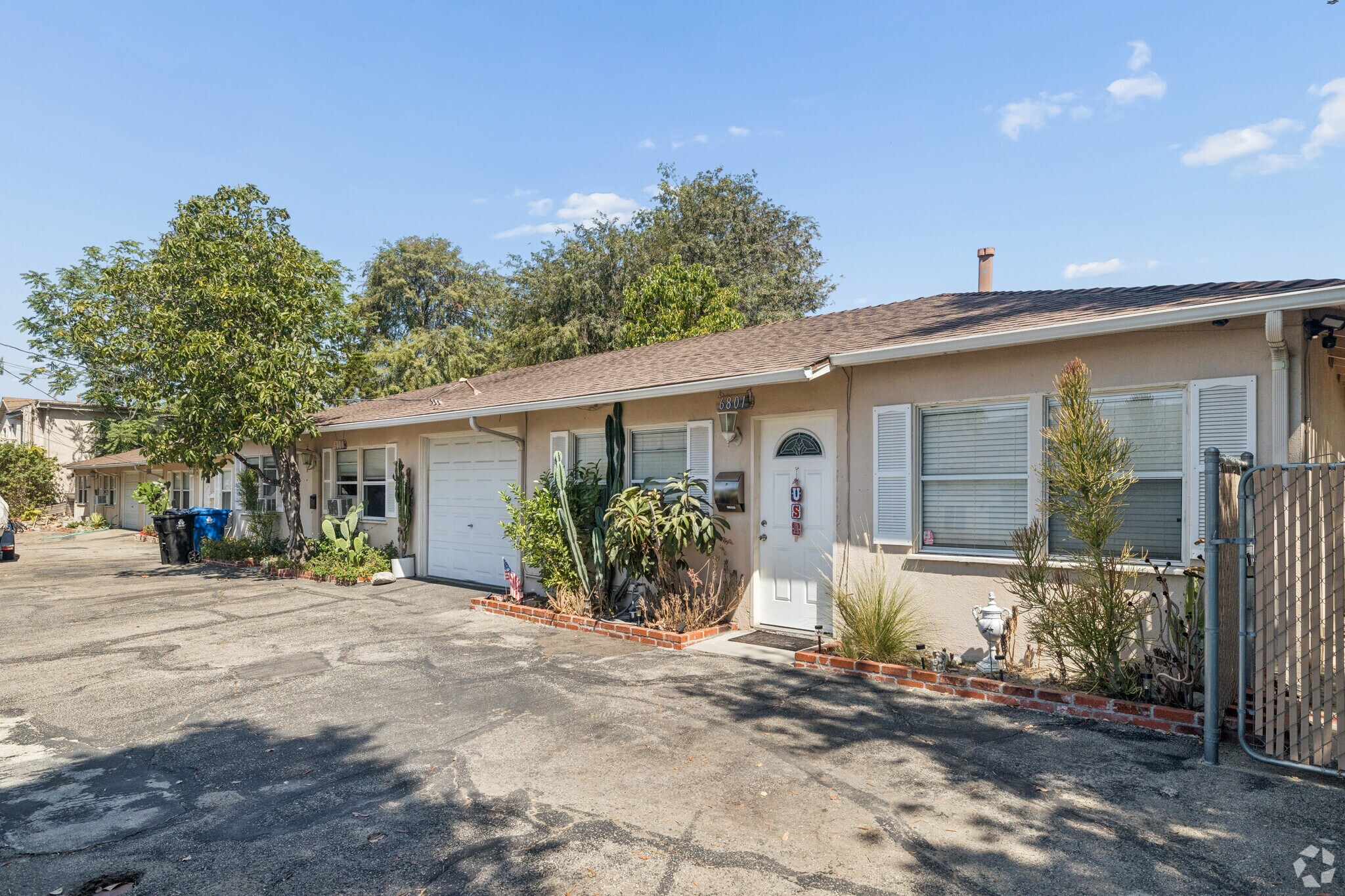6801-6809 Valmont St, Tujunga, CA à vendre Photo de l’immeuble– Image 1 sur 36