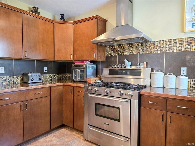 337 N Peterboro St, Canastota, NY à vendre - Photo de l’immeuble – Image 3 sur 36