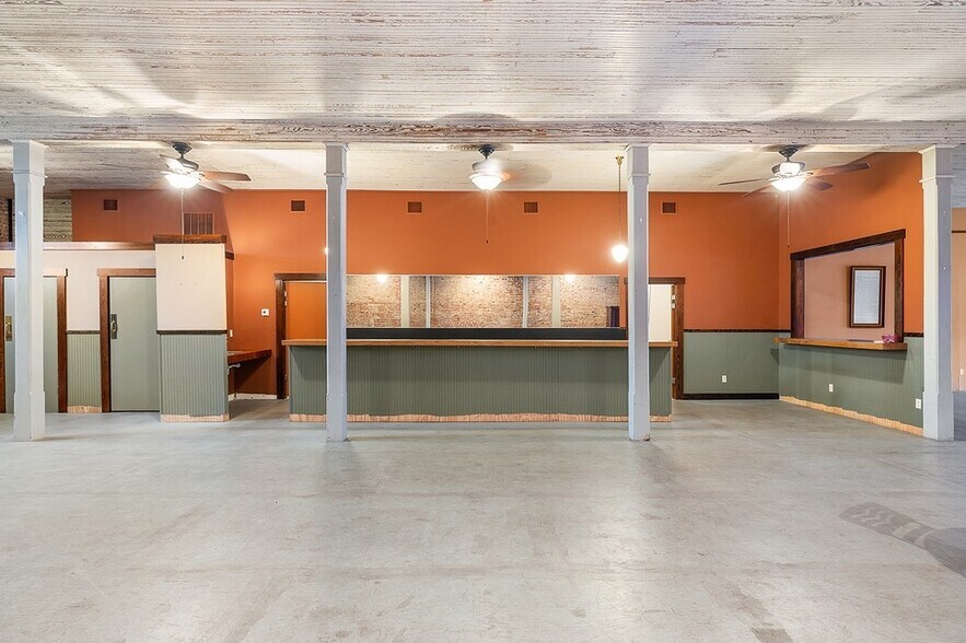 107 E Main St, Eagle Lake, TX à vendre - Photo de l’immeuble – Image 3 sur 26