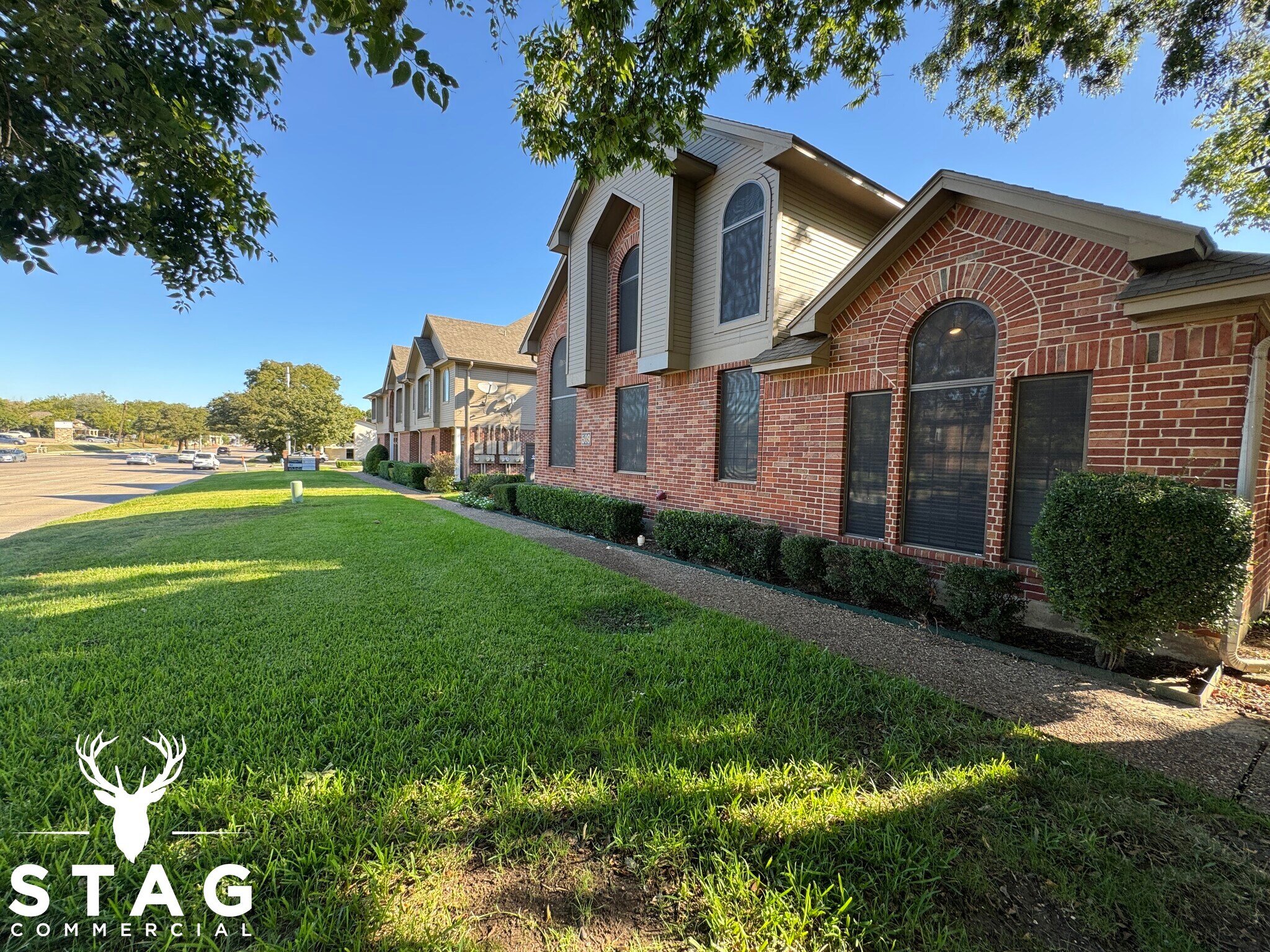 701 Carroll Blvd, Denton, TX à louer Photo de l’immeuble– Image 1 sur 15
