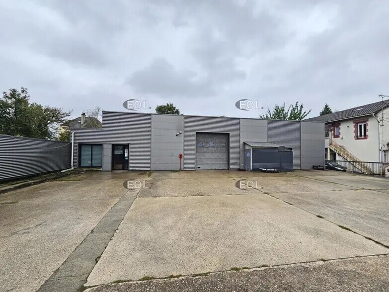 Local d'activités dans Villeneuve-Saint-Georges à vendre - Photo de l’immeuble – Image 1 sur 10