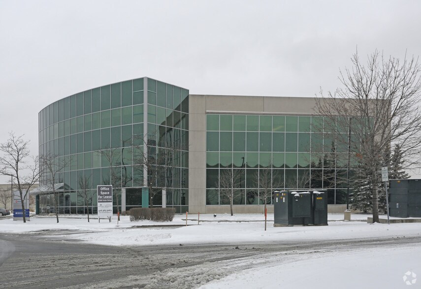 5280 Solar Dr, Mississauga, ON à louer - Photo principale – Image 1 sur 22