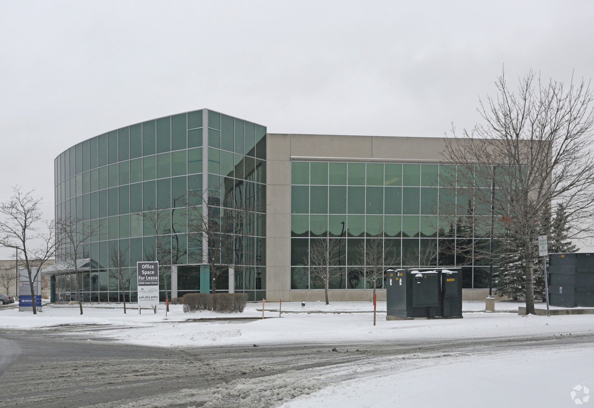 5280 Solar Dr, Mississauga, ON à louer Photo principale– Image 1 sur 23