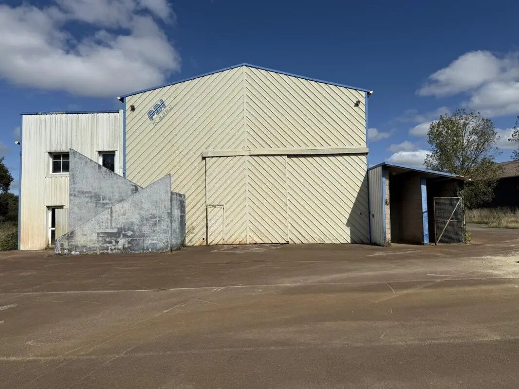 Industriel/Logistique dans Brains à louer Photo de l’immeuble– Image 1 sur 6