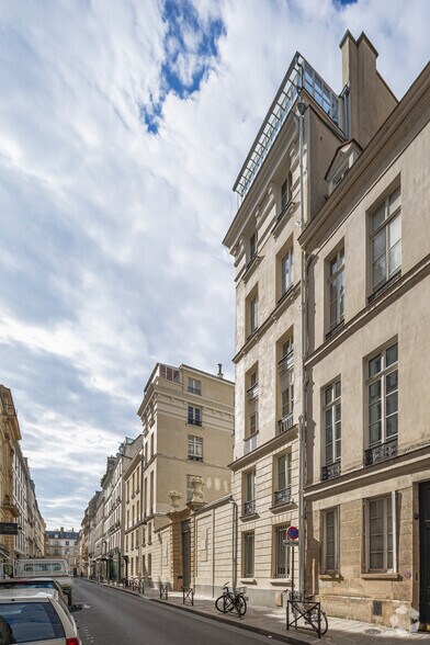 19 Rue De Lille, Paris à louer - Photo de l’immeuble – Image 2 sur 2