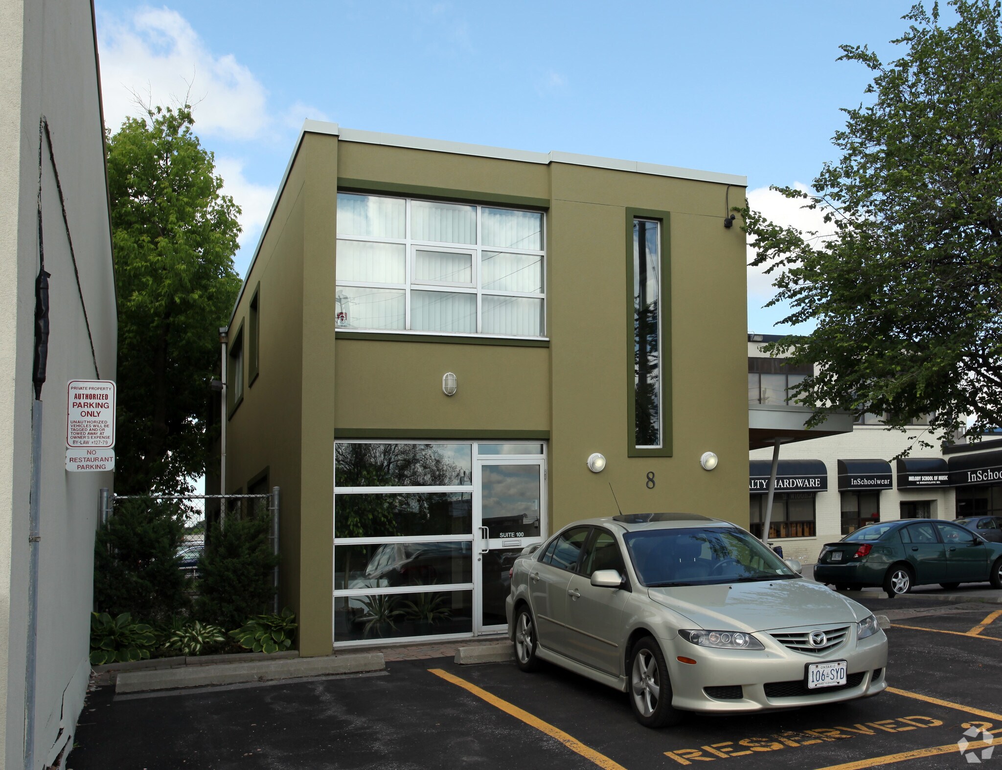 8 Brentcliffe Rd, Toronto, ON à vendre Photo principale– Image 1 sur 7
