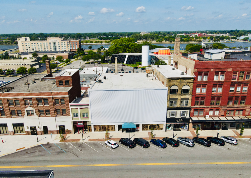 711 Washington Ave, Bay City, MI à vendre - Photo de l’immeuble – Image 1 sur 66