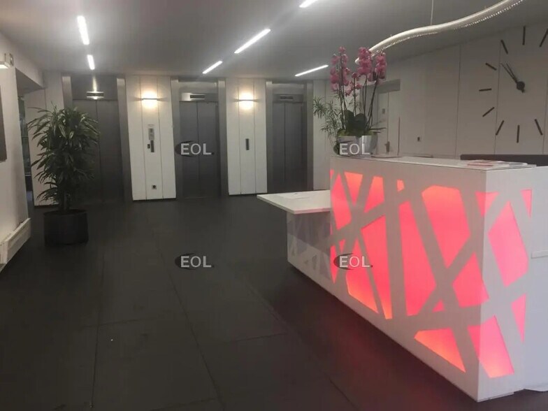 Bureau dans Charenton-le-Pont à louer - Photo de l’immeuble – Image 2 sur 8