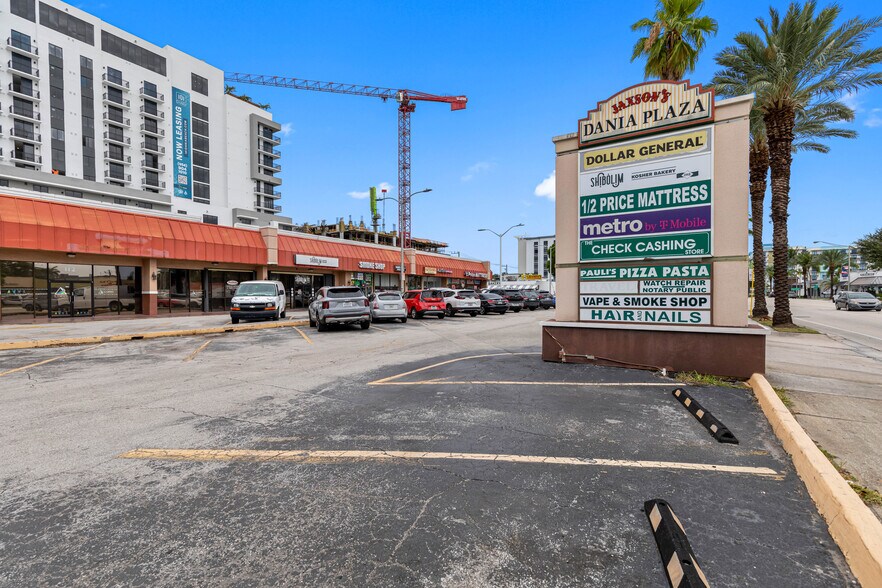 126 S Federal Hwy, Dania, FL à louer - Photo de l’immeuble – Image 2 sur 9