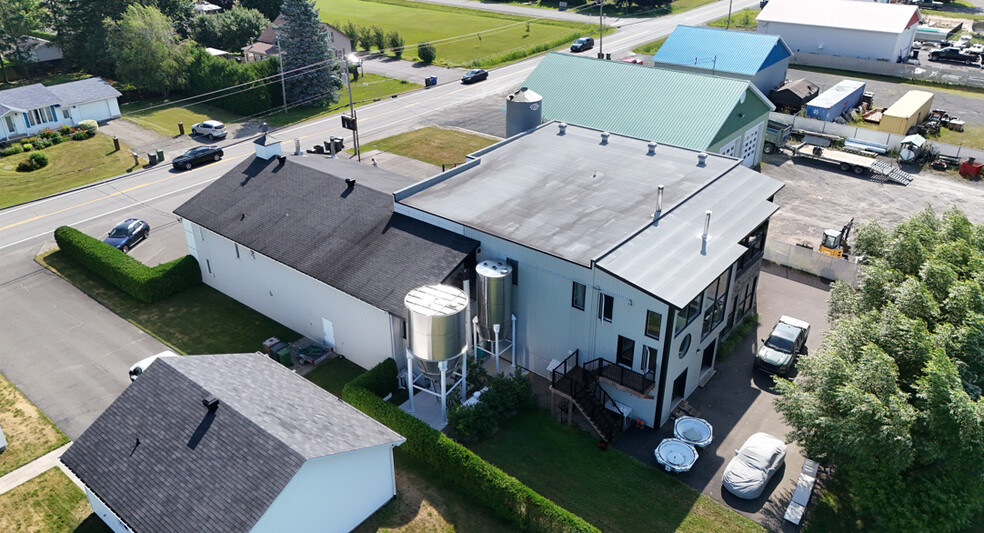 1887 Boul Saint-Joseph O, Saint-majorique, QC à vendre - Aérien – Image 3 sur 5