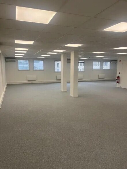 Bureau dans Levallois-Perret à louer - Photo de l’immeuble – Image 3 sur 6