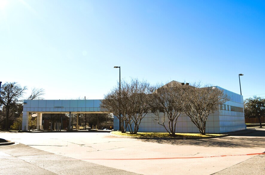 3028 N Josey Ln, Carrollton, TX à louer - Photo de l’immeuble – Image 2 sur 8