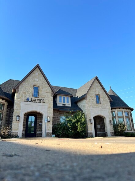 1101 W Plano Pky, Plano, TX à louer - Photo de l’immeuble – Image 1 sur 6