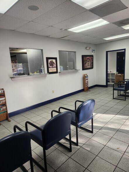8751 N 30th St, Tampa, FL à louer - Photo de l’immeuble – Image 3 sur 19