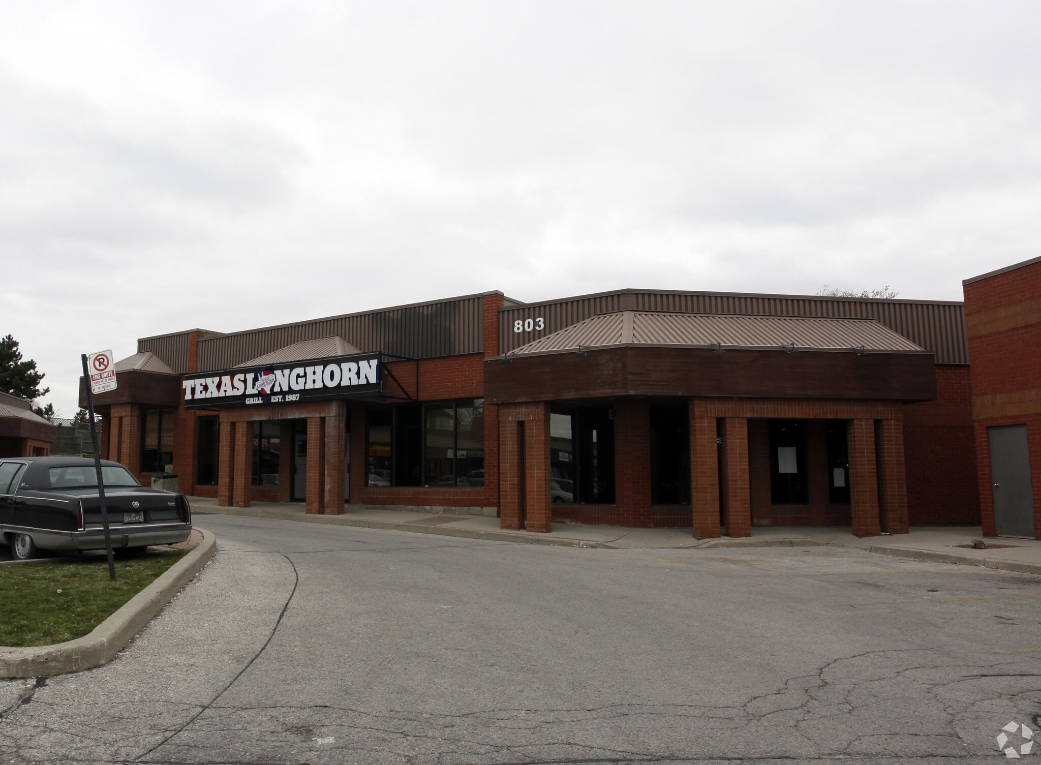 803 Dundas St E, Mississauga, ON à louer Photo principale– Image 1 sur 3