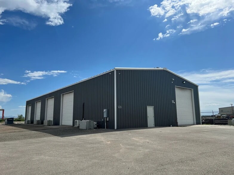 2339 W Omni Dr, Idaho Falls, ID à louer - Photo de l’immeuble – Image 1 sur 7