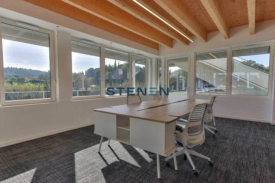 Bureau dans Ventabren à louer - Photo intérieure – Image 2 sur 7