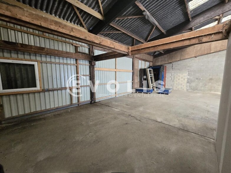 Local d’activités dans Étampes à louer - Photo de l’immeuble – Image 3 sur 11
