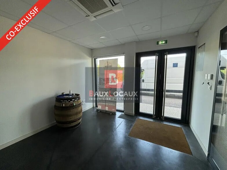 Local d’activités dans Courthézon à louer - Hall d’entrée – Image 2 sur 10