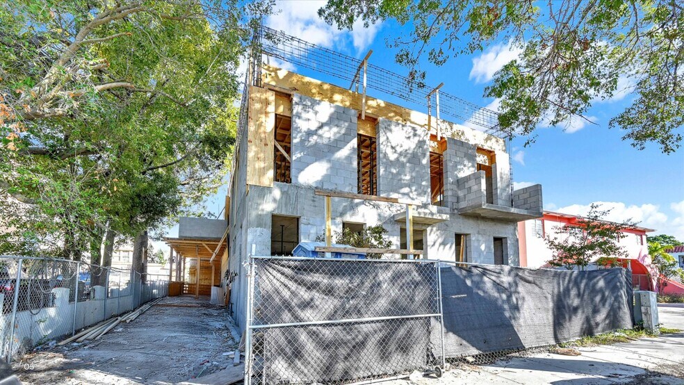 2121 SW 6th St, Miami, FL à vendre - Photo de l’immeuble – Image 3 sur 4