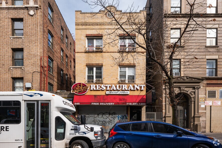 545 E 183rd St, Bronx, NY à vendre - Photo de l’immeuble – Image 3 sur 3