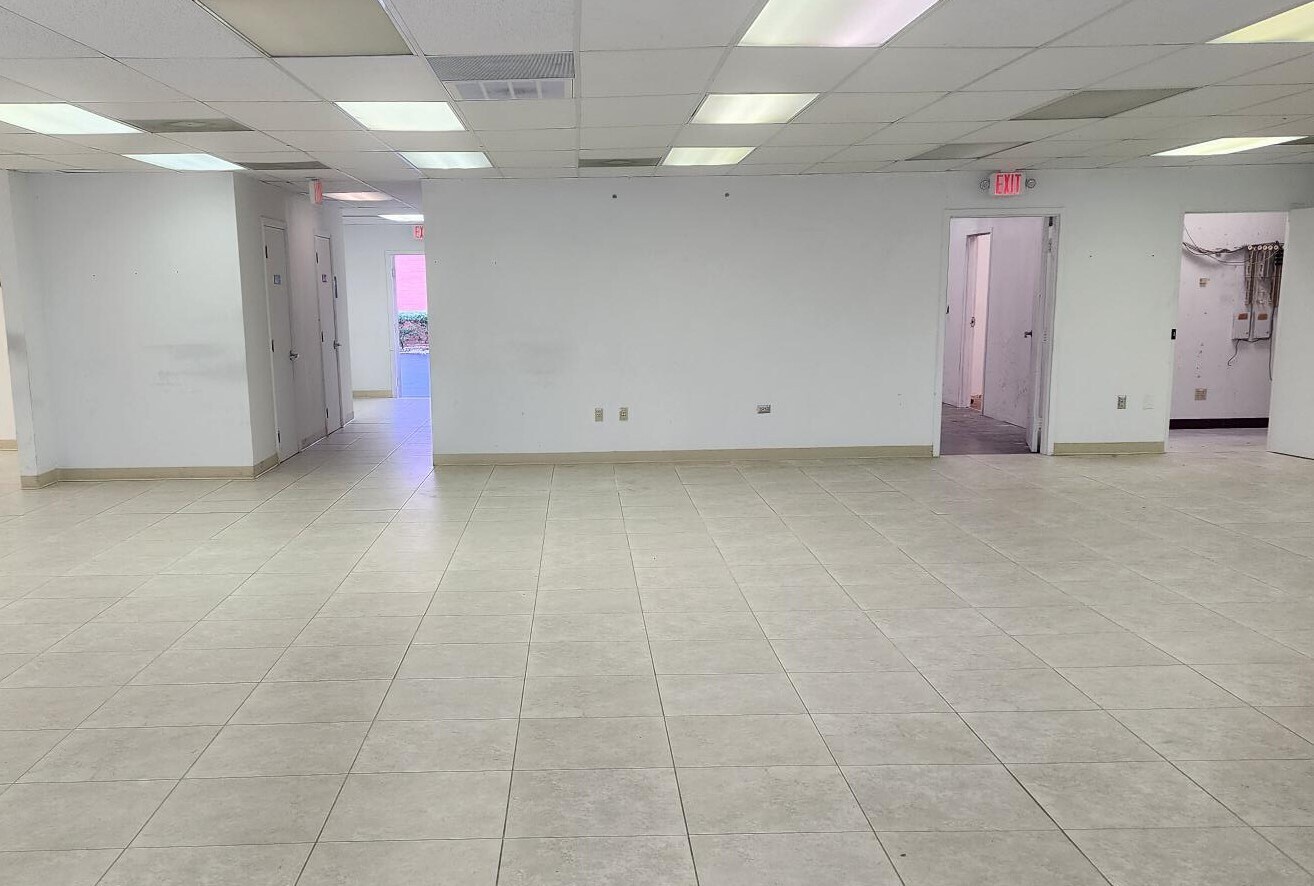 2830 Winkler Ave, Fort Myers, FL à louer Photo intérieure– Image 1 sur 9