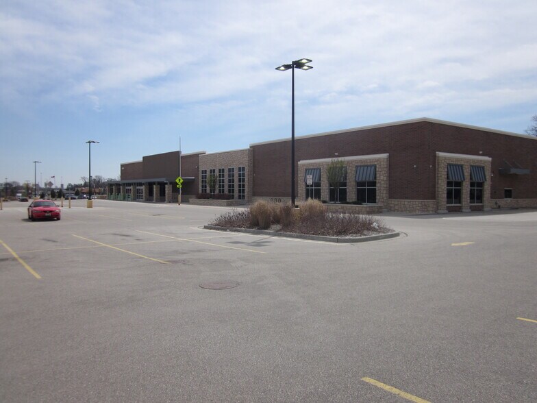 N88 W15401-N88 W15539 Main St, Menomonee Falls, WI à louer - Photo de l’immeuble – Image 2 sur 24