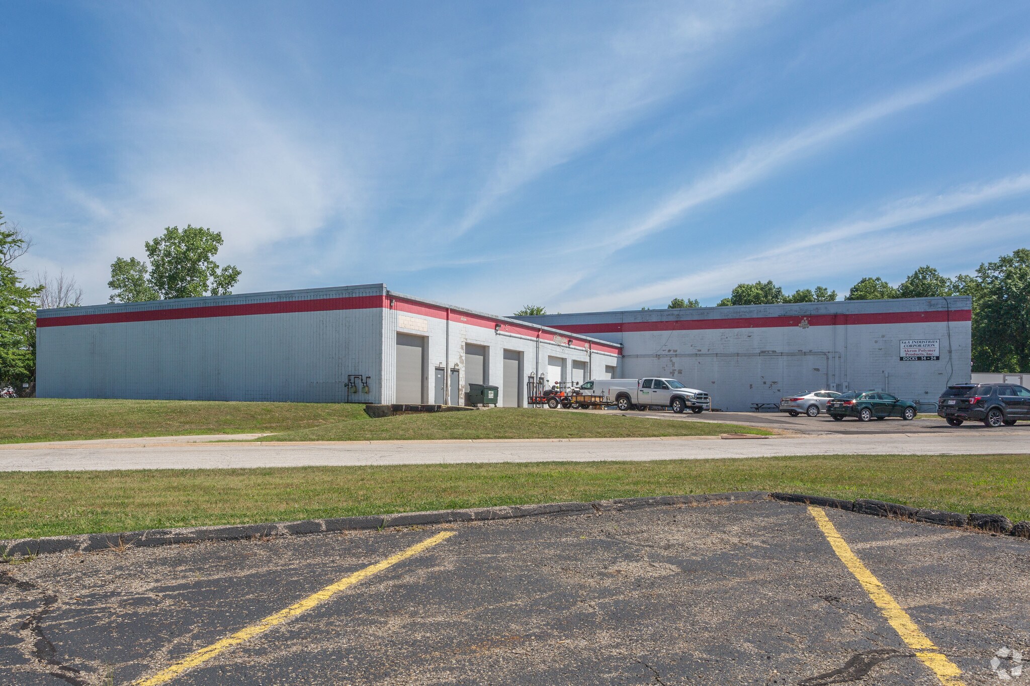 566B-574 Kennedy Rd, Akron, OH à vendre Photo principale– Image 1 sur 7