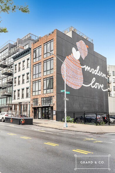 317 Union Ave, Brooklyn, NY à louer - Photo de l’immeuble – Image 1 sur 3