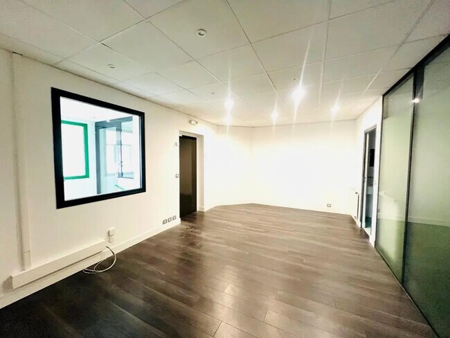 Plus de détails pour Bureau à louer